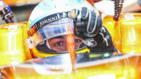 Fernando Alonso, durante los entrenamientos libres del GP de China.