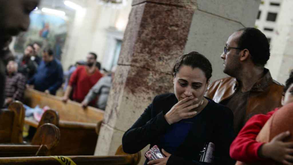 La gente reacciona al atentado sufrido en la iglesia copta de Tanta.