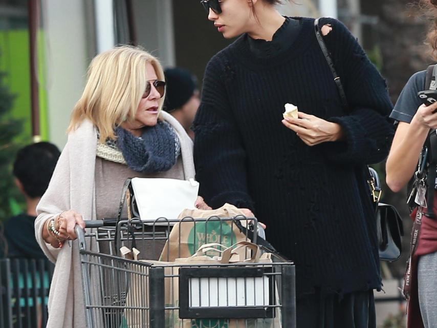 Irina Shayk con su suegra, Gloria Cooper.