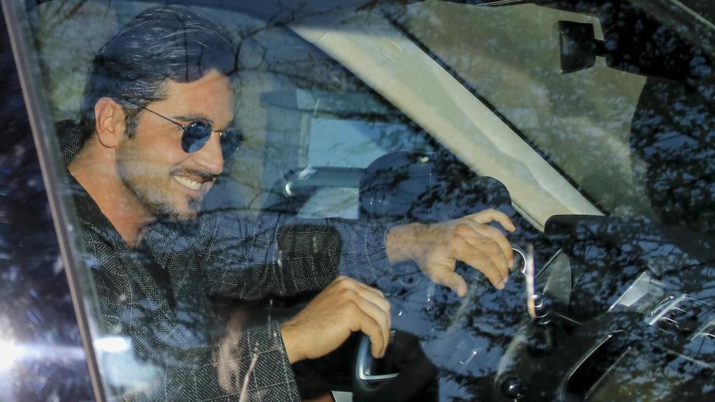 David Bustamante, en su coche el pasado miércoles en el domicilio familiar.