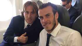 Bale y Modric en el viaje a Múnich. Foto: Twitter (@GarethBale11)