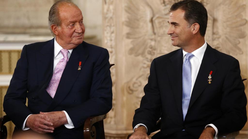 El rey Juan Carlos y el rey Felipe, el día de la abicación del primero.