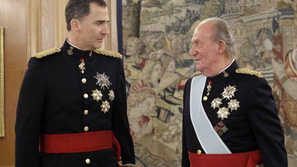 Juan Carlos I abdicó en su hijo Felipe el 2 de junio de 2014.