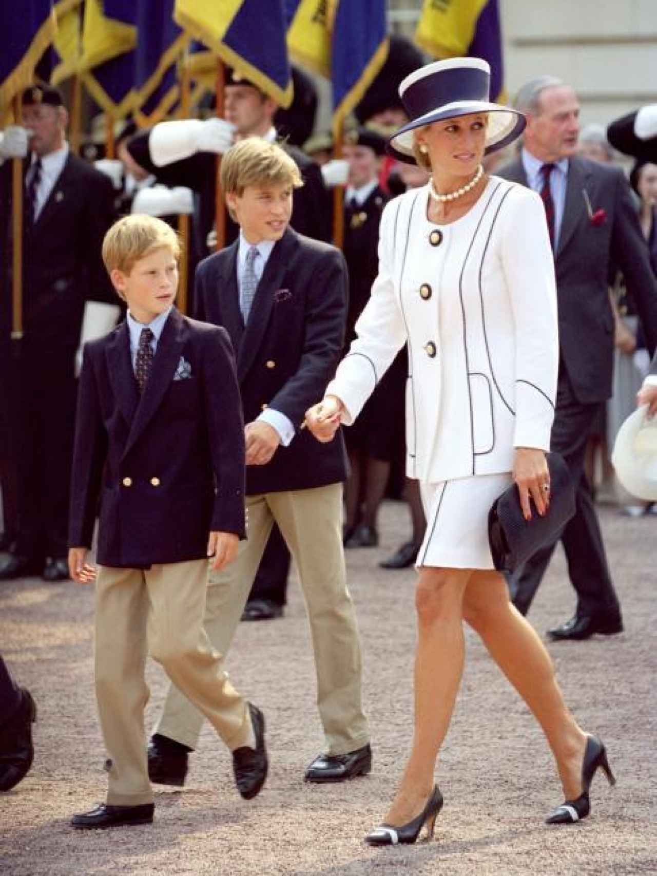 Diana de Gales con sus hijos Guillermo y Harry.