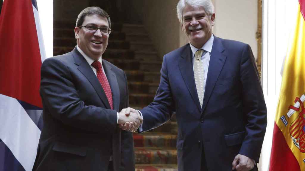 El ministro español de Asuntos Exteriores, Alfonso Dastis y su homólogo cubano, Bruno Rodríguez.