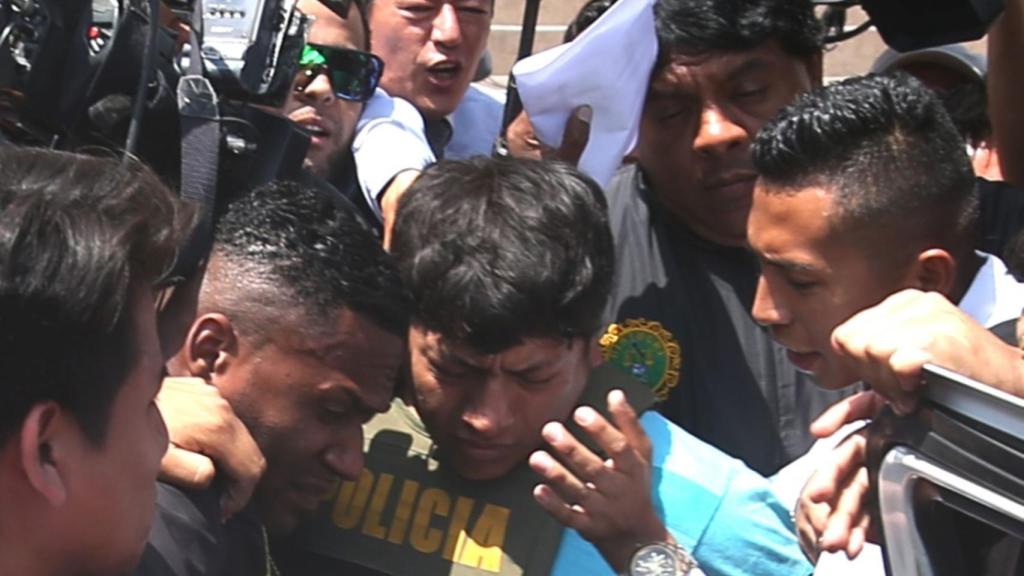 Otro instante de la detención de Taylor Pizarro Coronel.