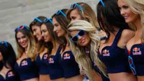 Un grupo de azafatas en el paddock del GP de España de 2016.