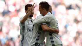 Nacho, Benzema y Cristiano celebrando el gol del galo