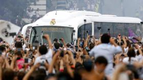 Recibimiento de la afición al autobús del Real Madrid en un partido de Champions