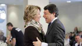 Aguirre y González fundidos en un abrazo cómplice.