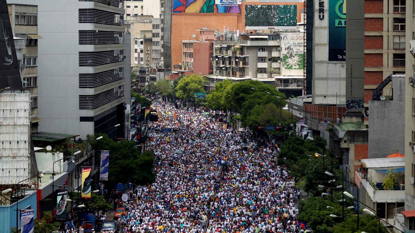 La oposición logró sacar a miles de personas para protestar en Caracas. | Reuters