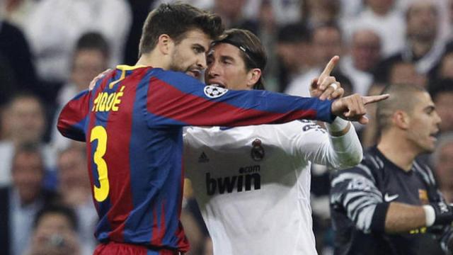 Piqué y Ramos, durante un Clásico.