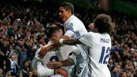 Los jugadores del Madrid celebran un gol ante el Nápoles
