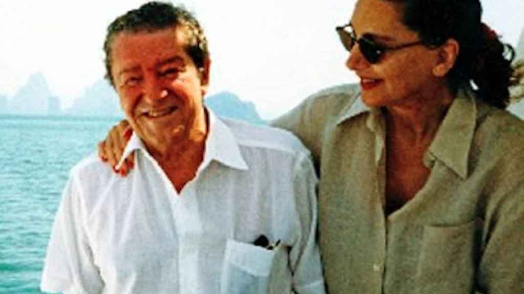 Carlos Gutiérrez-Maturana-Larios Príes y su esposa Bárbara, en unas vacaciones
