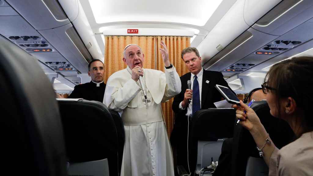 Francisco, durante su rueda de prensa en el avión que le llevaba a Roma.