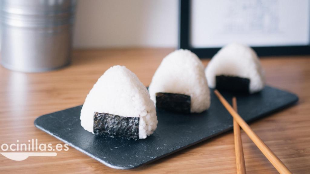 Onigiri, la bola de arroz japonesa que comen los personajes de Anime