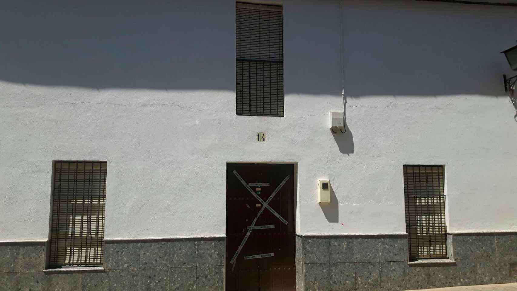El número 14 de la calle Cádiz del pueblo sevillano Alcolea, donde residía la pareja