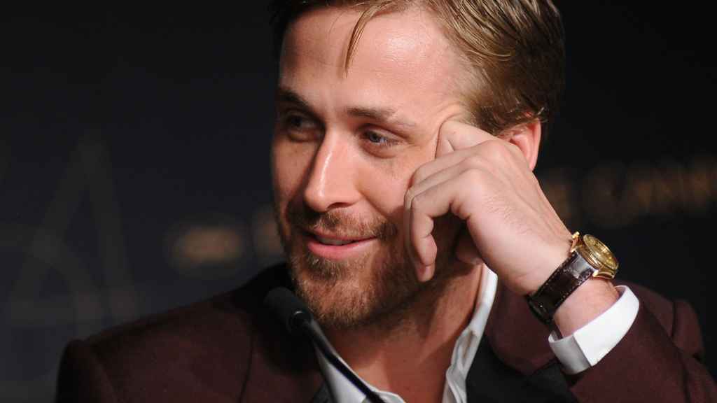 El actor Ryan Gosling ha convertido el reloj en su mejor aliado de estilo. | Foto: Getty Images.