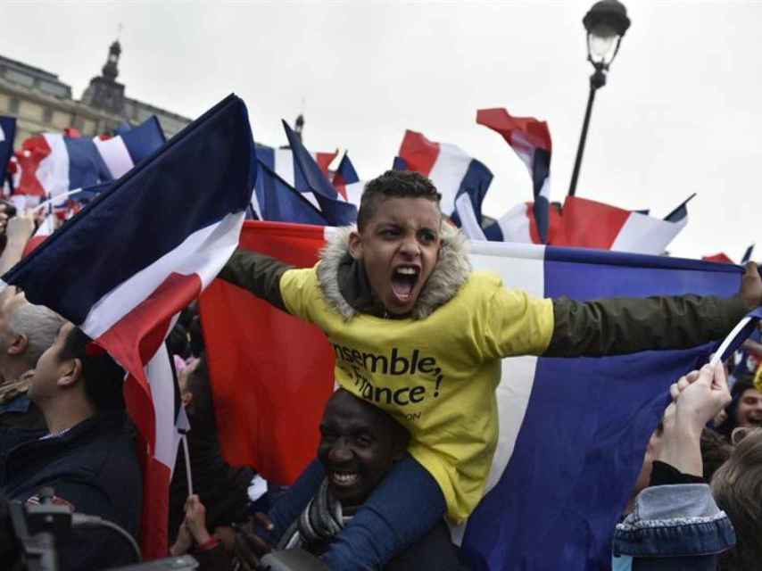 Celebra en París la victoria de Emmanuel Macron, en las Elecciones.