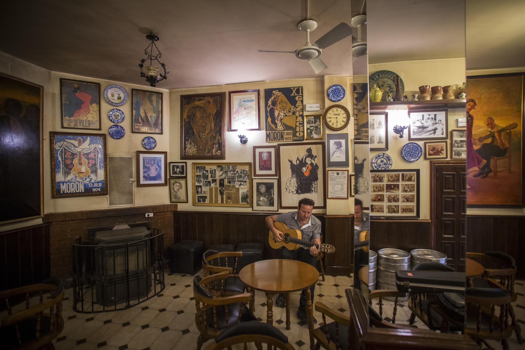 Interior del bar Alemán de Morón de la Frontera (Sevilla).