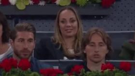 Modric y Ramos viendo a Rafael Nadal. Foto. (@TennisTV)