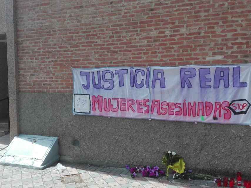 Carteles en el barrio de Usera en recuerdo de Eliana y a modo de protesta contra la violencia machista.