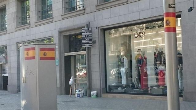 Imágenes de banderas españolas en Barcelona.