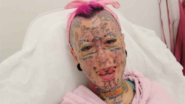 Lidia Reyes es la mujer con más tatuajes en Europa. Tiene hasta la lengua partida.