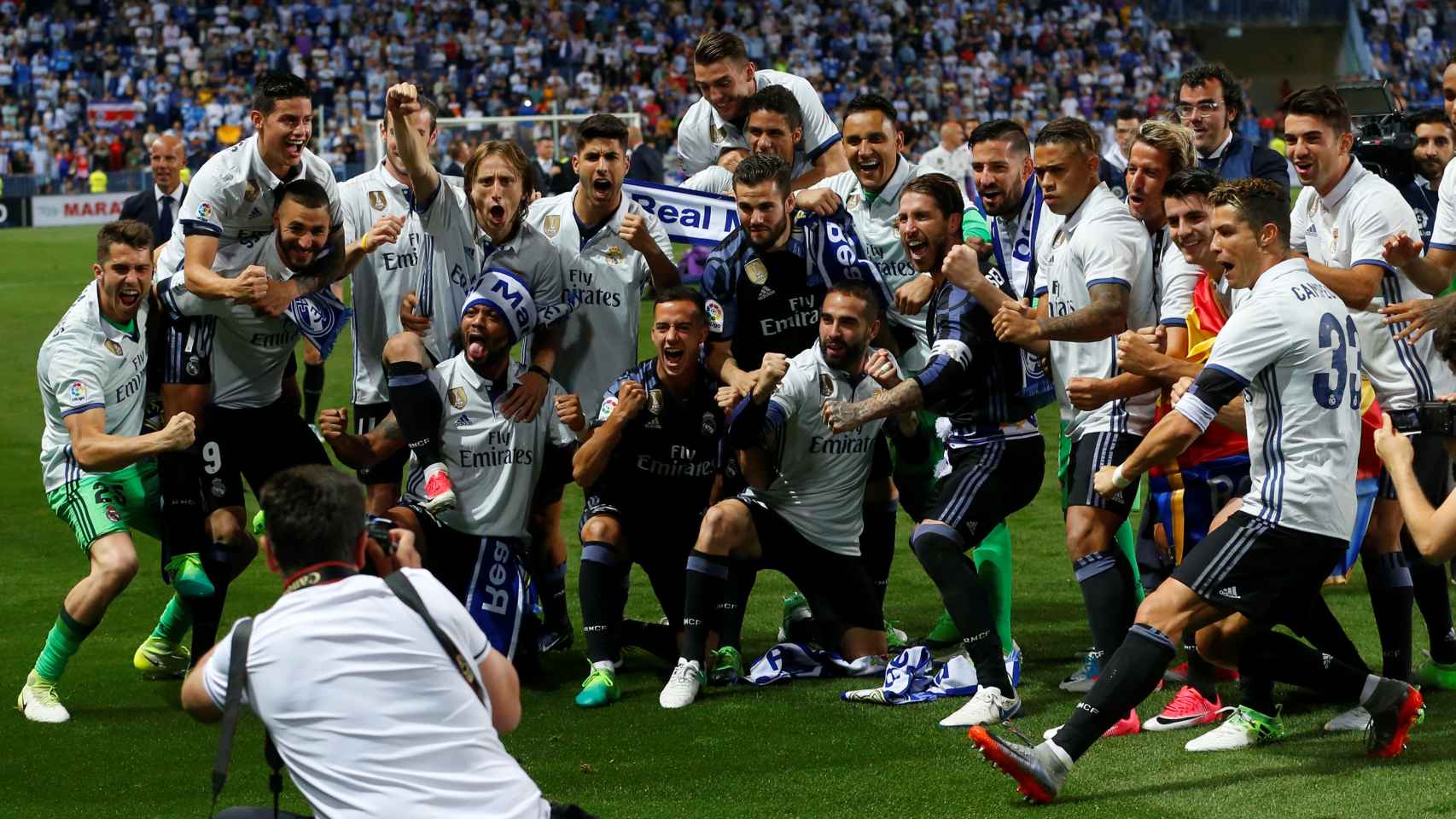 Los jugadores del Real Madrid celebran la Liga en Málaga.