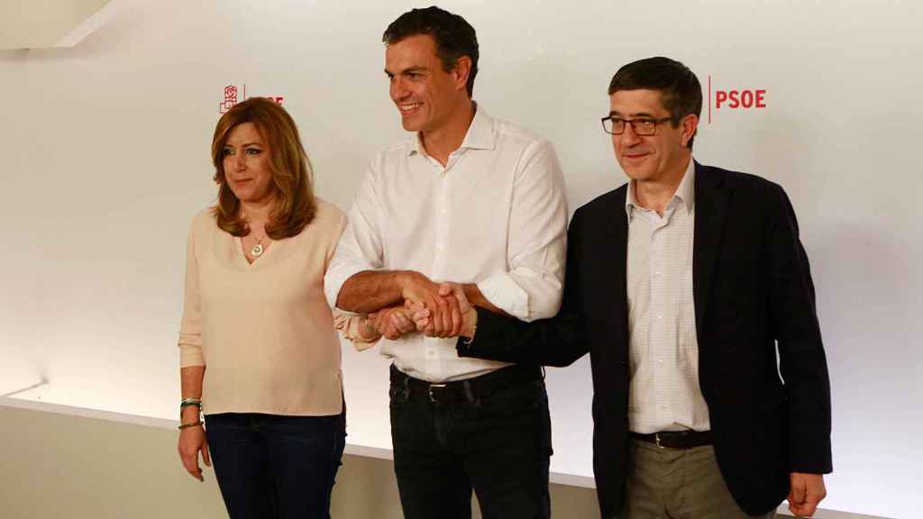Pedro Sánchez, junto a Susana Díaz y Patxi López, tras ganar la secretaría general del PSOE.