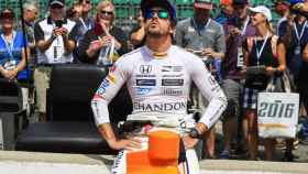 Fernando Alonso, en su coche para las 500 millas de Indianápolis.