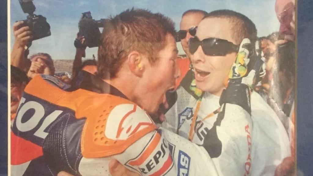 Nicky y su hermano Roger Lee tras ganar el Mundial de 2006.