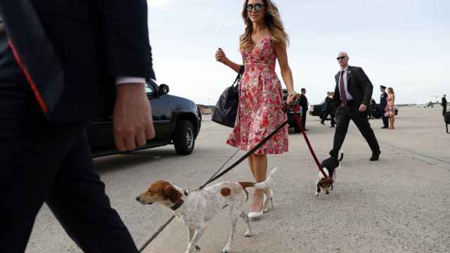 Laura Trump, con sus perros Ben y Charlie