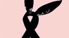 Las orejas de gato de Ariana Grande sobre un lazo negro: el símbolo del atentado de Manchester