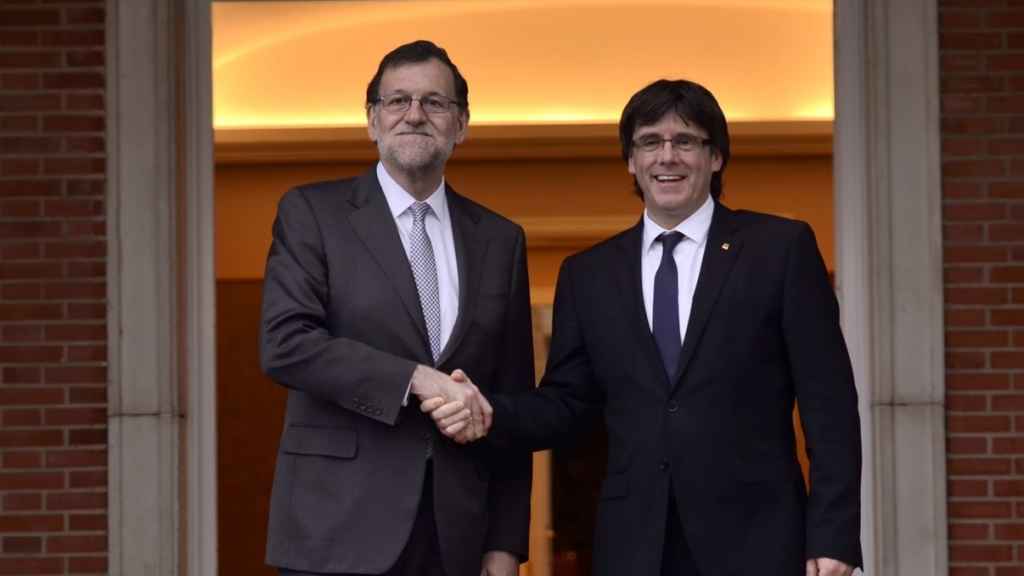 Puigdemont pide a Rajoy por carta el inicio de negociaciones para el referéndum