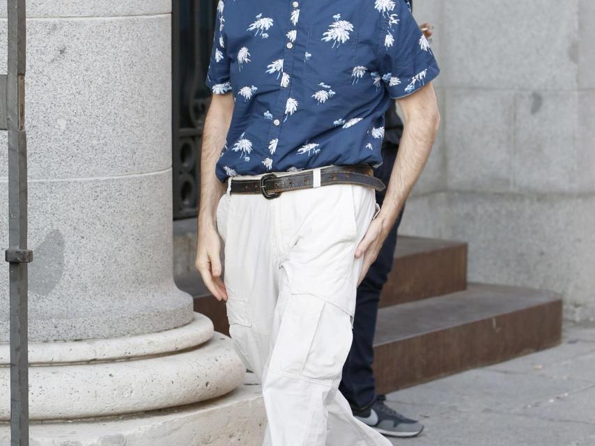 Segura, paseando por las calles de Madrid.
