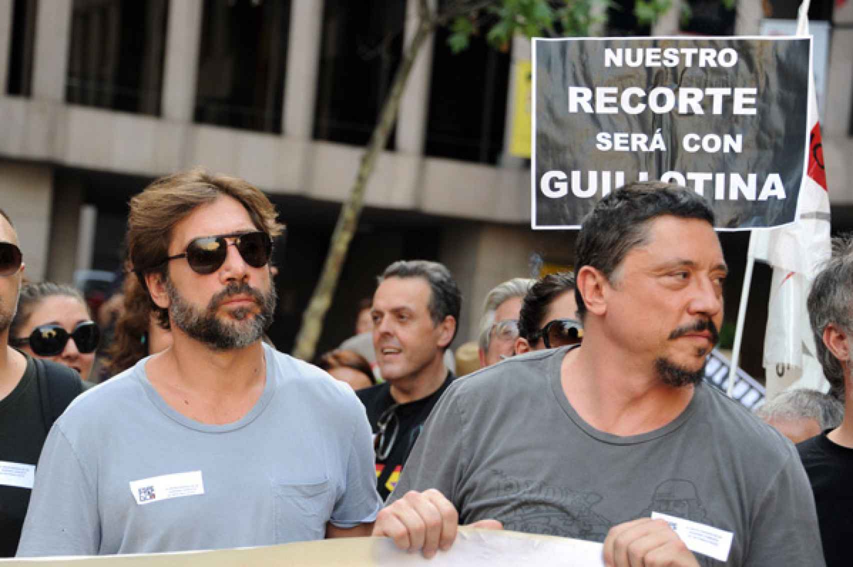 Javier y Carlos Bardem en una manifestación a las puertas del Ministerio de Cultura contra el IVA, en 2012.