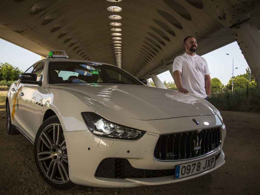 Jesús Lobo ha transformado su Maserati en un taxi. Lo llama el Taxirati.