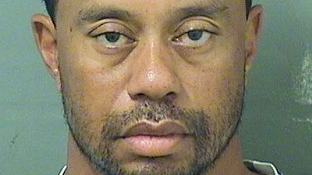 Tiger Woods, fotografiado en la comisaría tras su detención.