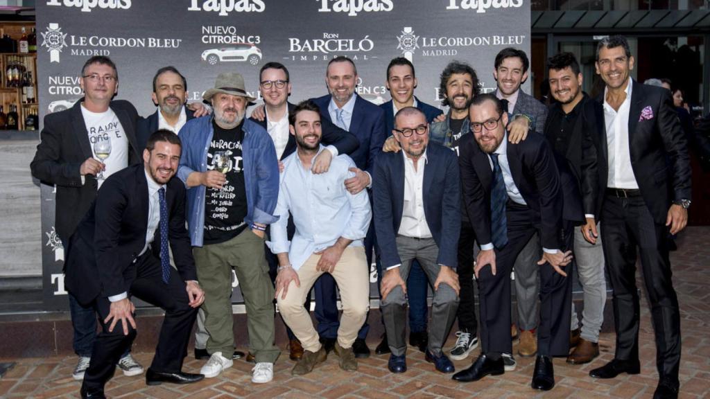 Un photocall muy gastronómico con Andrés Rodríguez, editor de la revista TAPAS, y Paco Morales, el chef galardonado. | Foto: Carlos Cortés.