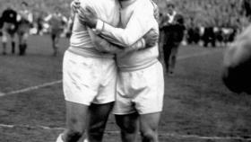 Di Stéfano y Puskas tras una de las Copas de Europa que ganaron.