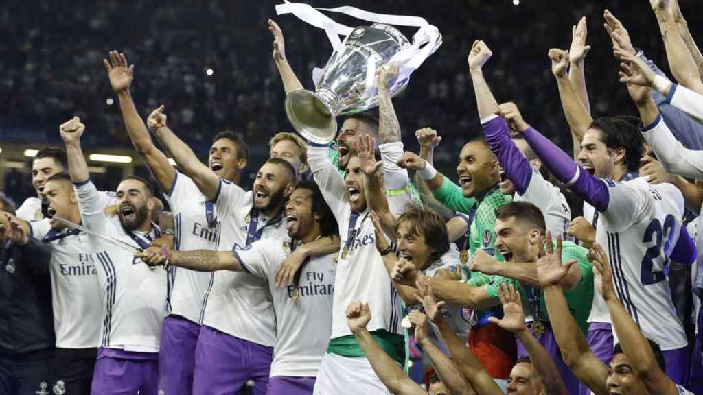 Los jugadores del Real Madrid celebran la Duodécima.