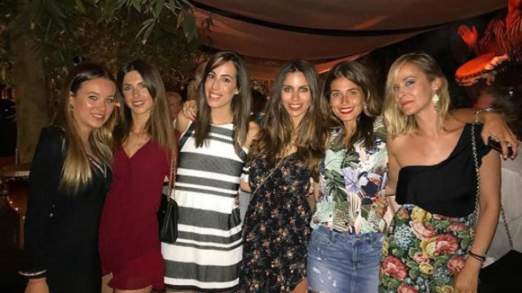 Las once amigas en una de sus salidas nocturnas.