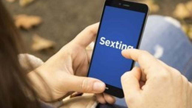 La policía localiza un grupo en el que se realizaba 'sexting' con menores
