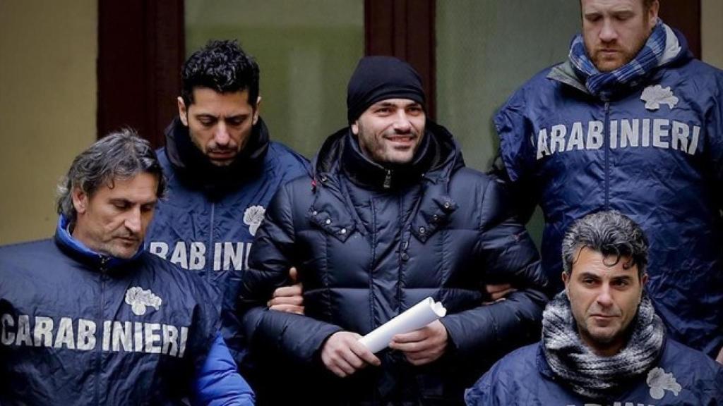 El supuesto jefe de la Camorra Alessandro Giannelli, tras ser arrestado en febrero de 2016