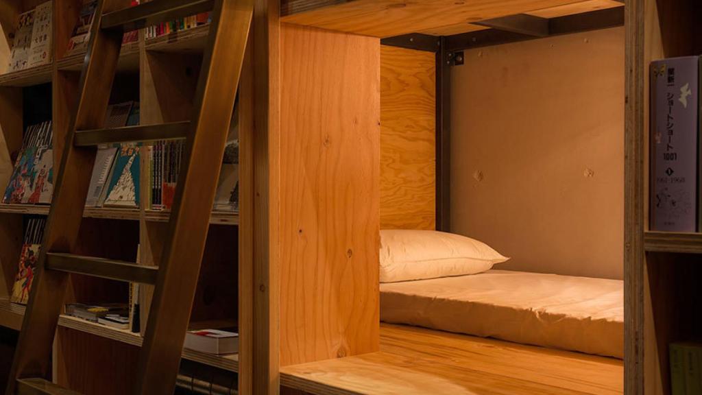 Una de las habitaciones del Hostal Book and Bed Tokyo.