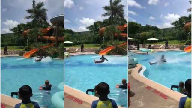 La secuencia de la caída desde el tobogán a la piscina que está causando furor en Internet.