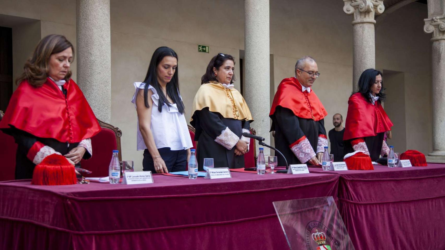 Fotogalería: Brillante ceremonia de graduación de 91 alumnos de Derecho en Toledo 1