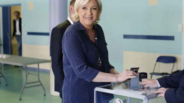 Marine Le Pen ha votado en Henin-Beaumont, en el Norte de Francia.
