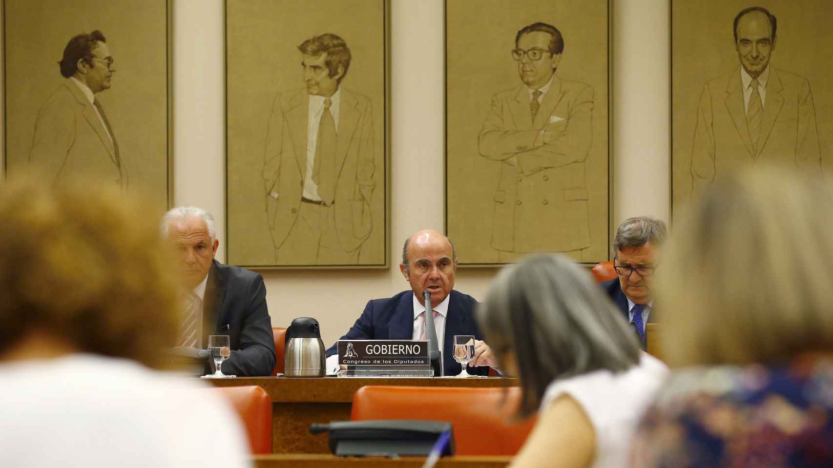 Luis de Guindos en la comisión de Economía del Congreso.